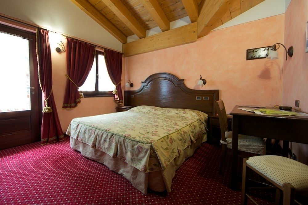 Hotel L' Aiglon Champoluc Exterior photo